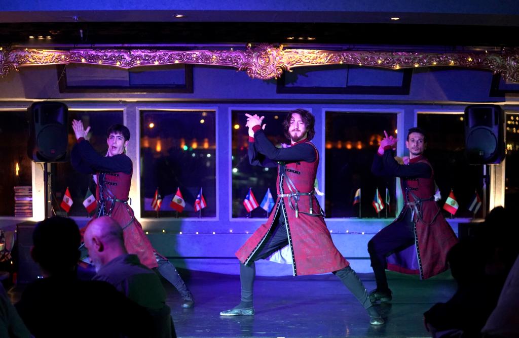 BOSPHORUS DINNER CRUISE & TURKISH NIGHT SHOW (CLOSE TO SHOW TABLE VIP LARGE MENU WITH DRINKS)
