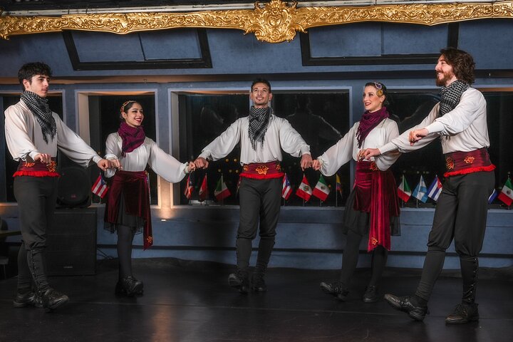 DINNER CRUISE WITH BIRTHDAY CAKE AND SONG - BEST TABLE