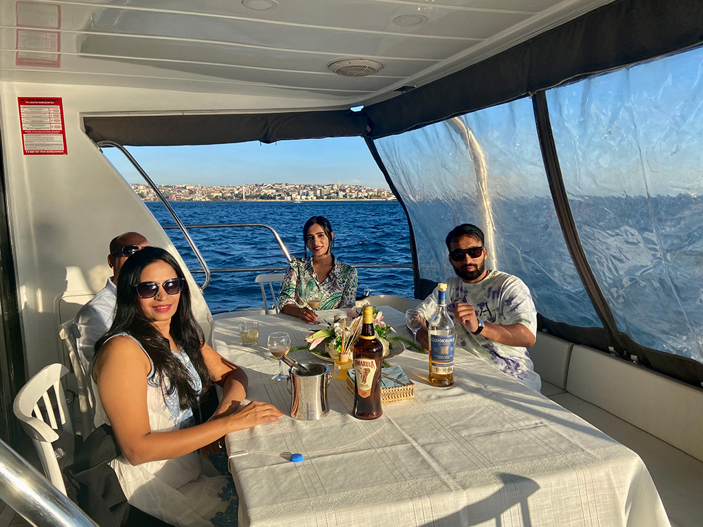 Bosphorus Sunset Tour in  Luxury Yacht - Self Coming 