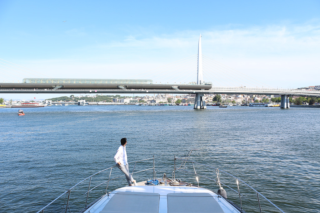 Bosphorus Sunset Tour in Luxury Yacht - With Hotel Transfer