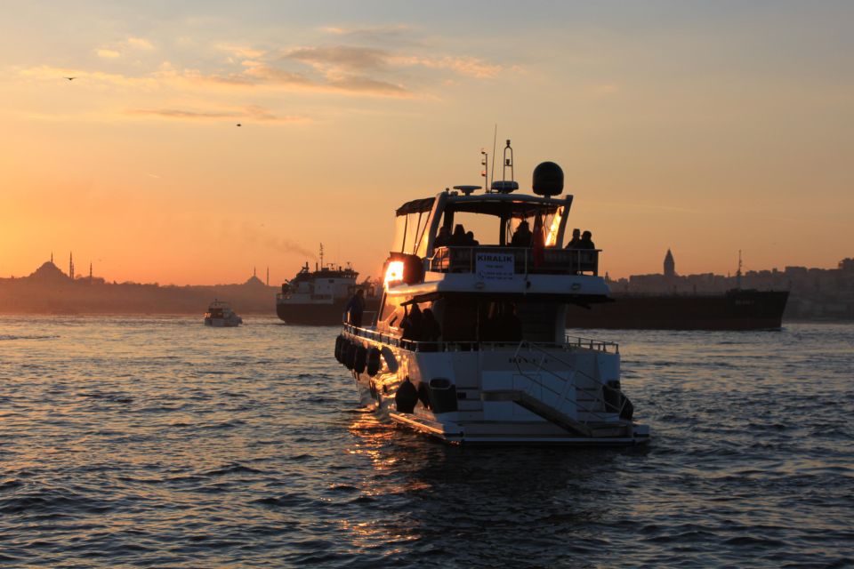 Bosphorus Sunset Tour in Luxury Yacht - With Hotel Transfer