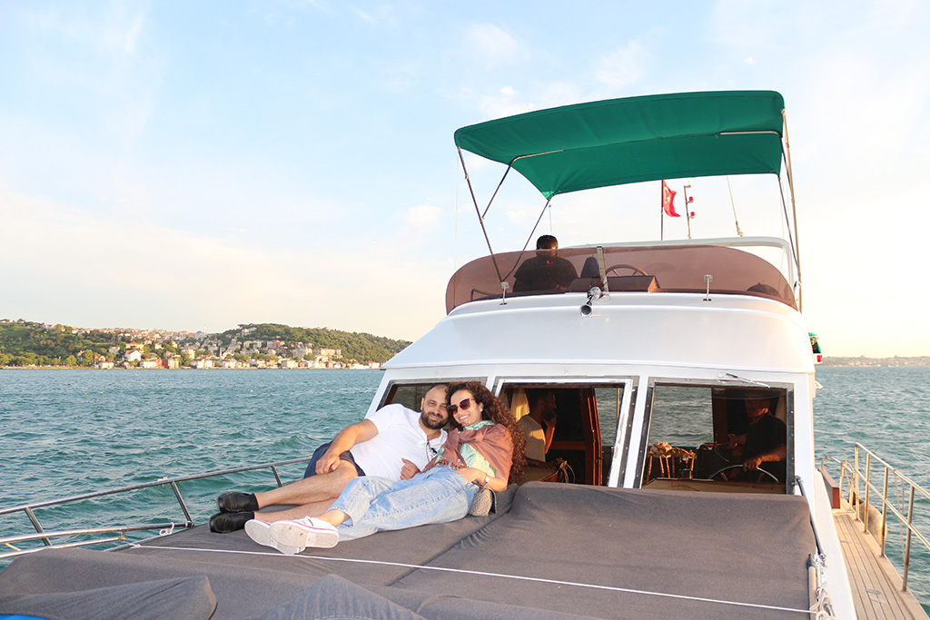 Bosphorus Sunset Tour in Luxury Yacht - With Hotel Transfer