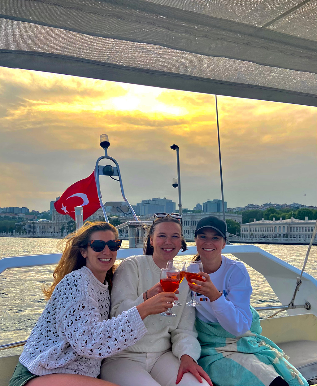 Bosphorus Sunset Tour in Luxury Yacht - With Hotel Transfer