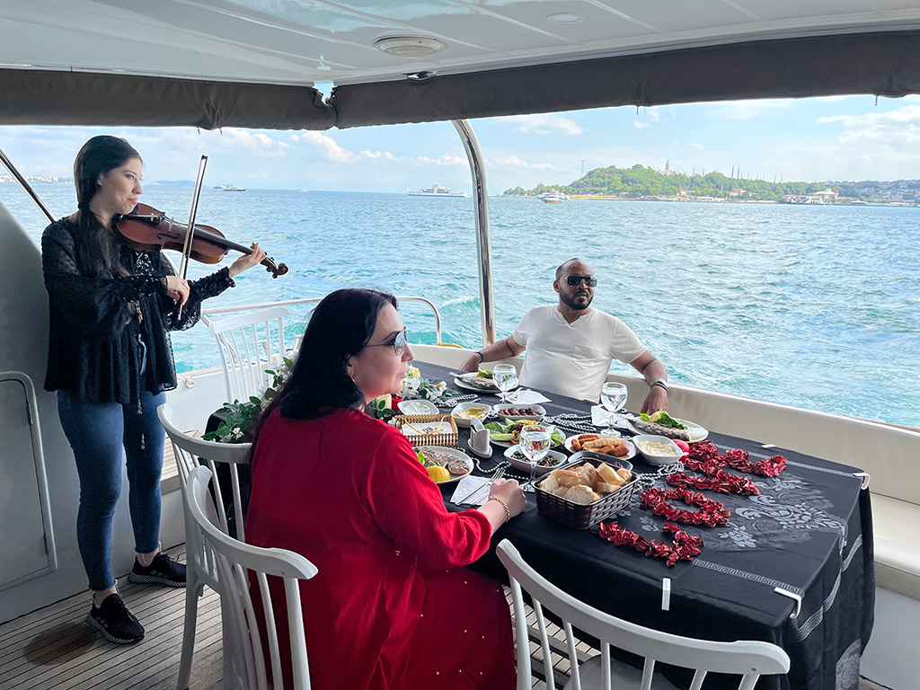 Bosphorus Sunset Tour in Luxury Yacht - With Hotel Transfer