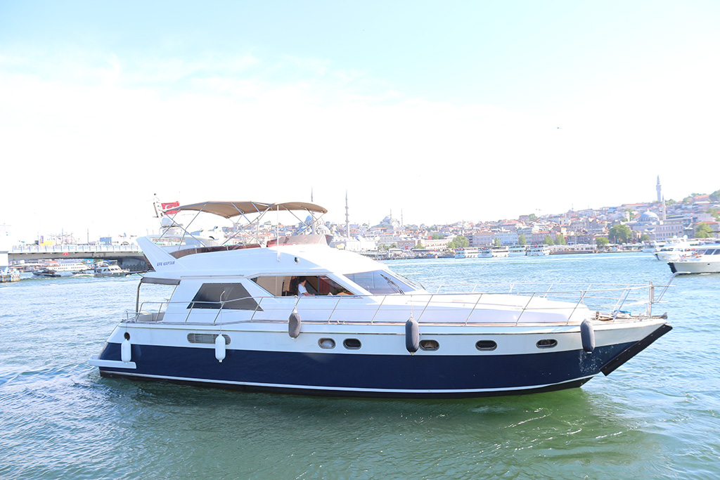 Bosphorus Sunset Tour in Luxury Yacht - With Hotel Transfer